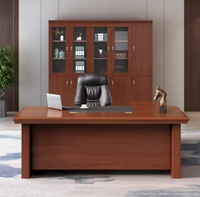 Ensemble de bureaux de direction au design moderne pour les gestionnaires, les directeurs généraux, les patrons, les postes de travail de bureau, les bureaux
