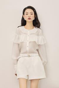 Chemise en organza LACELIA - ample, élégante, féminine, douce et chic, avec des détails superposés à volants et un col rond KA65 - Product Image 3