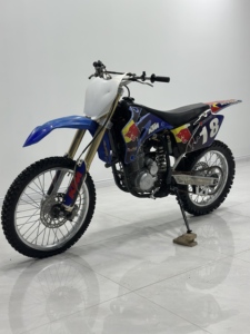 Moto tout-terrain <span class=keywords><strong>KTM</strong></span>, moteur monocylindre puissant, haute garde au sol, véhicule CBU complet pour l'aventure en jungle et dans le désert - Product Image 1