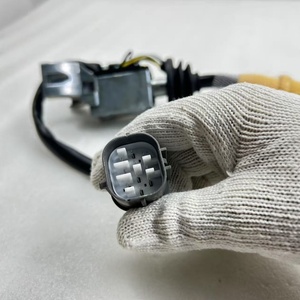 สวิตช์ควบคุมการเดินหน้าและถอยหลัง รุ่น 70152701 สำหรับ 505-19 F.M 540 4CX444 4C 3CX - Product Image 4