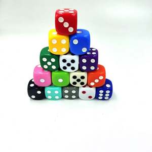 Dados de Plástico Personalizados en Múltiples Colores y Tamaños con Grabado Láser, Aptos para Casinos y Fiestas - Product Image 5