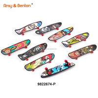 Skateboard jari dengan stiker dua sisi skateboard Mini fingerboard kustom menerima mainan jari gelisah Skateboard jari mainan