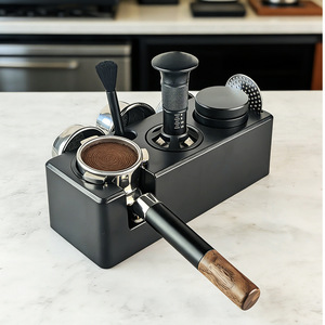 Caja de almacenamiento para tamper de café con accesorios para máquina de espresso, material ABS negro, base universal para equipo de café - Product Image 1