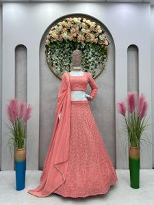 Qualité supérieure brodée avec séquence de 3mm Lehenga Choli à vendre auprès d'un fournisseur indien au prix d'exportation - Product Image 4