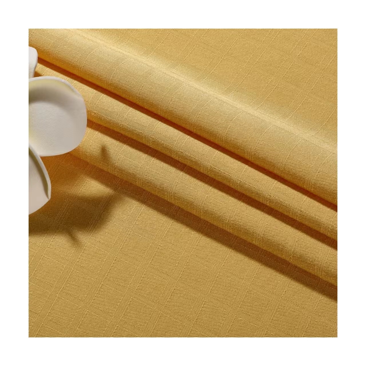 100% Искусственный, влагопоглощающий и дышащий, может быть изготовлен из женских платков и женских шалей