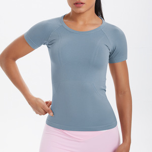 T-shirts moulants personnalisés de haute qualité sans couture de couleur simple pour les sports d'été pour les femmes haut respirant à manches courtes pour le yoga et le vélo - Product Image 3