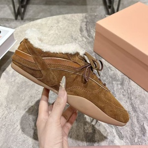 รองเท้าวิ่งหนังแท้ดีไซน์ใหม่จาก Miu กันลื่น บุขนนุ่ม สไตล์เรโทรเยอรมัน แบบผูกเชือก อุ่นสบาย แฟชั่นฤดูหนาวสำหรับผู้หญิง - Product Image 3