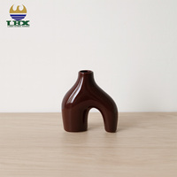 Ensemble de vases minimalistes nordiques en céramique brillante sculpturale, formes en anneau, en U et ondulées, décoration d'intérieur, vase à fleurs de table
