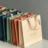 Sac en carton recyclable haute résistance avec logo personnalisé, texture luxe léger, capacité maximale 6-9 kg, pour vêtements, vente en gros, exposition, avec poignée