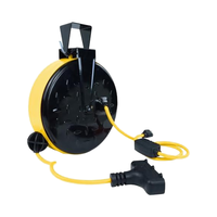 Reel kabel ekstensi 30 kaki Industrial, Reel kabel ekstensi, 16/3 Gauge SJTW, 3 outlet, 10A, pemutus sirkuit, langit-langit logam/dudukan dinding untuk garasi