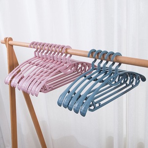 Thickened Plastic Clothes Hangers Wide Shoulder Multi Functional Traceless Hook Type For Clothing Storage Yiwu Origin - Product Image 4