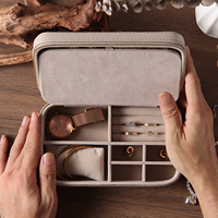 Étui à bijoux de voyage pour femmes avec cuir Pu et design compact-Solution de rangement d'accessoires à transporter