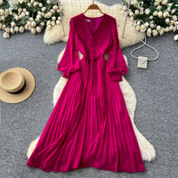 Robe décontractée élégante pour femme WIWT, col en V, manches longues bouffantes, plissée, coupe trapèze, avec décoration florale à la taille, pour tous les jours et les soirées