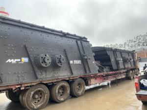 מסך רטט חובה כבד עם מסגרת בסיס משולבת מוכן להתקנה קלה במפעלי ריסוק קבועים ומסנן - Product Image 2