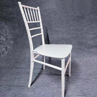 Chaise d'événement empilable élégante, siège de banquet blanc style bambou pour cérémonie de mariage et réception