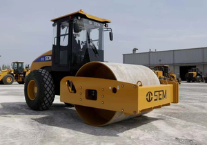 Rouleau compresseur à tambour unique SEM512 de 12 tonnes à forte force d'excitation pour le compactage routier - Product Image 6