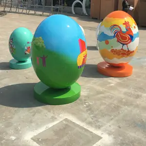 Patung telur Paskah dekorasi liburan
