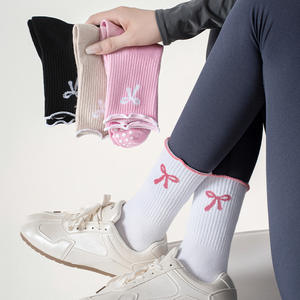 Calcetines deportivos antideslizantes de algodón con lazo y volantes para mujer, para fitness y trampolín - Product Image 3