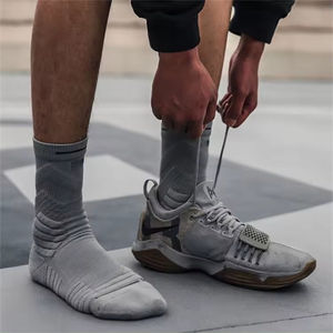Chaussettes de sport personnalisées en gros pour hommes, épaisses et rembourrées, avec semelle en tissu éponge, pour le basketball, la course et l'entraînement - Product Image 5