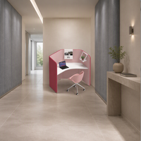 Cloisons de bureau insonorisées en bois et tissu, avec bureau intégré, pour bureau et étude, fabriquées par le fabricant.