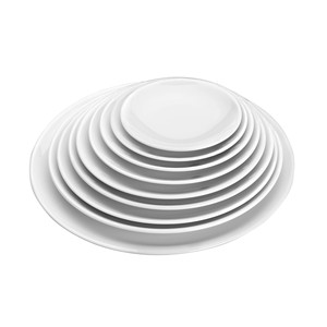 Vassoio rotondo classico in ceramica bianca per servire, ideale per la cucina e la tavola. - Product Image 1