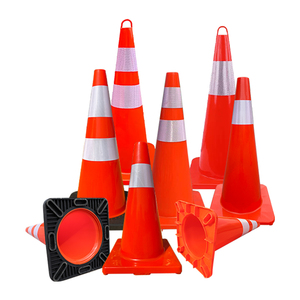 Cône de signalisation routière haute visibilité en PVC de 28 pouces (700 mm), cône de sécurité en plastique pour travaux routiers - Product Image 1
