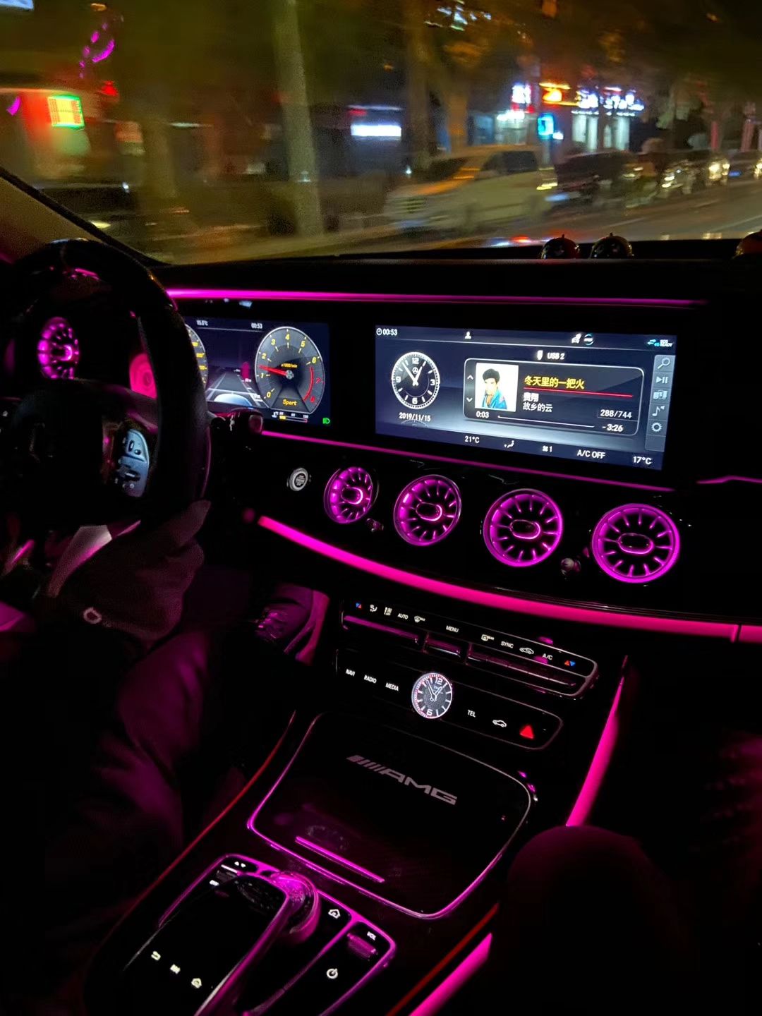 数量限定】メルセデスベンツEクラス用アンビエント付きエアベント