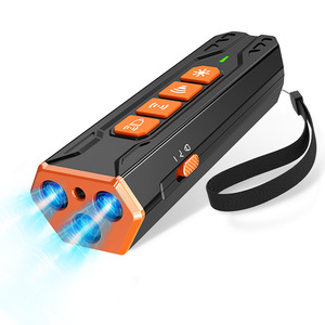 Entrenador ultrasónico para perros con tres cabezales y luz, dispositivo de entrenamiento para mascotas para uso en exteriores. - Product Image 1