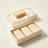 Coffret Cadeau de Bain Premium Combinant Plusieurs Savons Solides avec un Couvercle Amovible Robuste et une Artwork Personnalisée