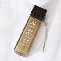 Bouteille d'eau carrée écologique en plastique 450 ml, colorée et chic, pour le sport, avec corde, idéale pour les voyages et le camping