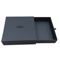 Boîte à tiroir en papier noir mat de luxe personnalisée avec logo en relief, emballage rigide coulissant haut de gamme pour bijoux, portefeuille, cadeau