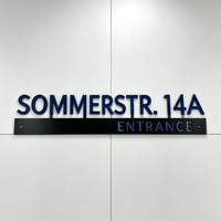Papan Nomor Rumah Hotel Logam Custom Laser Cut, Plakat Alamat Jalan Hitam Modern, Pelat Nomor Pintu Tahan Air Beriluminasi