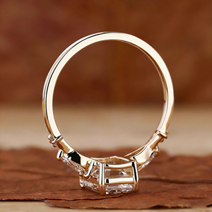 Anello di Fidanzamento con Diamante Sintetico CVD Certificato IGI, Anello con Diamante Creato in Laboratorio <span class=keywords><strong>D</strong></span> VVS Personalizzato, Gioiello con Smeraldo - Product Image 3