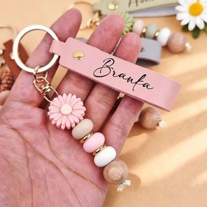 Porte-clés en cuir PU personnalisé avec logo, marguerites et perles en bois, breloque de sac pour fille, cadeau commémoratif pour la fête des mères, la fête des enseignants - Product Image 3