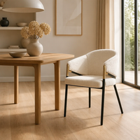 Chaise d'appoint scandinave Japandi capitonnée, pieds en acier, revêtement en tissu Teddy, dossier incurvé, texture Sherpa, confortable et moderne