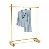 Présentoir pliable moderne et personnalisable en acier inoxydable doré brillant pour vêtements de magasin de détail, idéal pour les boutiques de prêt-à-porter féminin et les usines.