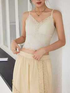 2532 # Camisole en velours rétro française avec coussinets de poitrine intégrés et haut <span class=keywords><strong>tube</strong></span> sexy à l'extérieur, articles européens pour l'automne et l'hiver. - Product Image 3