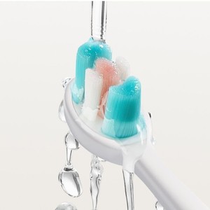 Brosse à dents souple pour enfants au design de dessin animé avec poils ultra-doux et boîte de rangement de voyage, sûre et douce pour les soins bucco-dentaires des tout-petits - Product Image 3