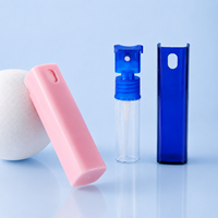 Flacon de parfum portable de 10 ml en plastique PP rechargeable, coloré, avec bouchon à vis, impression sérigraphique et pulvérisateur à pompe
