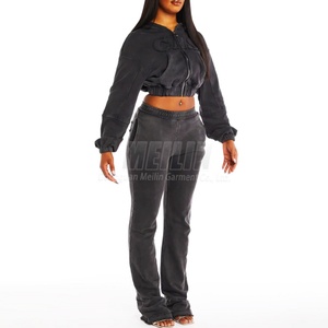 Conjunto de Sudadera con Capucha y Pantalones Deportivos para Mujer, con Logotipo Bordado, Lavado Ácido, Cierre de Cremallera, Color Negro, Dos Piezas - Product Image 3