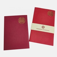 Invitations de mariage personnalisées pliables en trois parties de couleur rouge |   Faire-part de mariage chinois traditionnel « Double Bonheur » avec cartes d'invitation