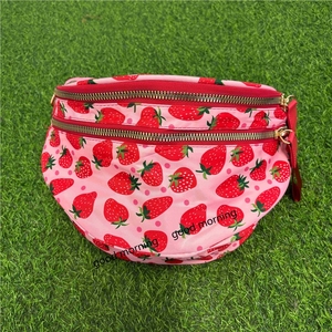 Riñonera con patrones de fresa a la moda al por mayor, riñonera de nailon a la moda, bandolera en el pecho para mujer - Product Image 6
