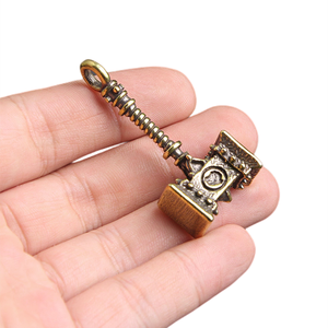 Portachiavi con ciondolo a forma di martello vichingo da uomo in ottone artigianale - Product Image 2