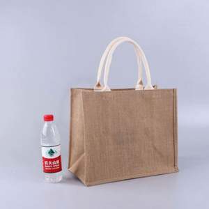 Sacs de courses personnalisés en lin, sacs fourre-tout en jute pour cadeaux, sacs en jute en gros avec poignée en bois, écologiques - Product Image 3