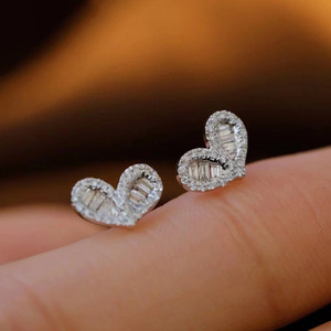 Boucles d'oreilles en forme de cœur en or blanc E2905, avec serti en zircon, pour femmes, bijoux romantiques à la mode, cadeau - Product Image 5