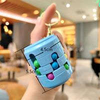 Nouveau Porte-clés Cube Rotatif Créatif en Plastique, Jouet Éducatif Spin-and-Play pour Étudiants, Pendentif de Porte-clés, Prix de Machine à Pinces