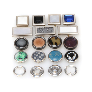 Nút chụp ngọc trai đen vuông - Product Image 3