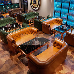Canapé Chesterfield en cuir capitonné pour bar à whisky ou salon - Product Image 6