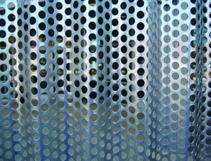 5 Peaks Perforated Mesh Windbreak Panel - 5m Length, 0.9mm Thickness White Windbreak Wall Waterproof & Anti-UV Noise Reduction - Product Image 1