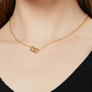 Collier double cercle en laiton plaqué or 18 carats pour femme, pendentif anneau métallique minimaliste, bijou tendance, accessoire quotidien - Product Image 3